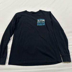 Boys Alton long sleeve shirt in size large.  Excellent condition.